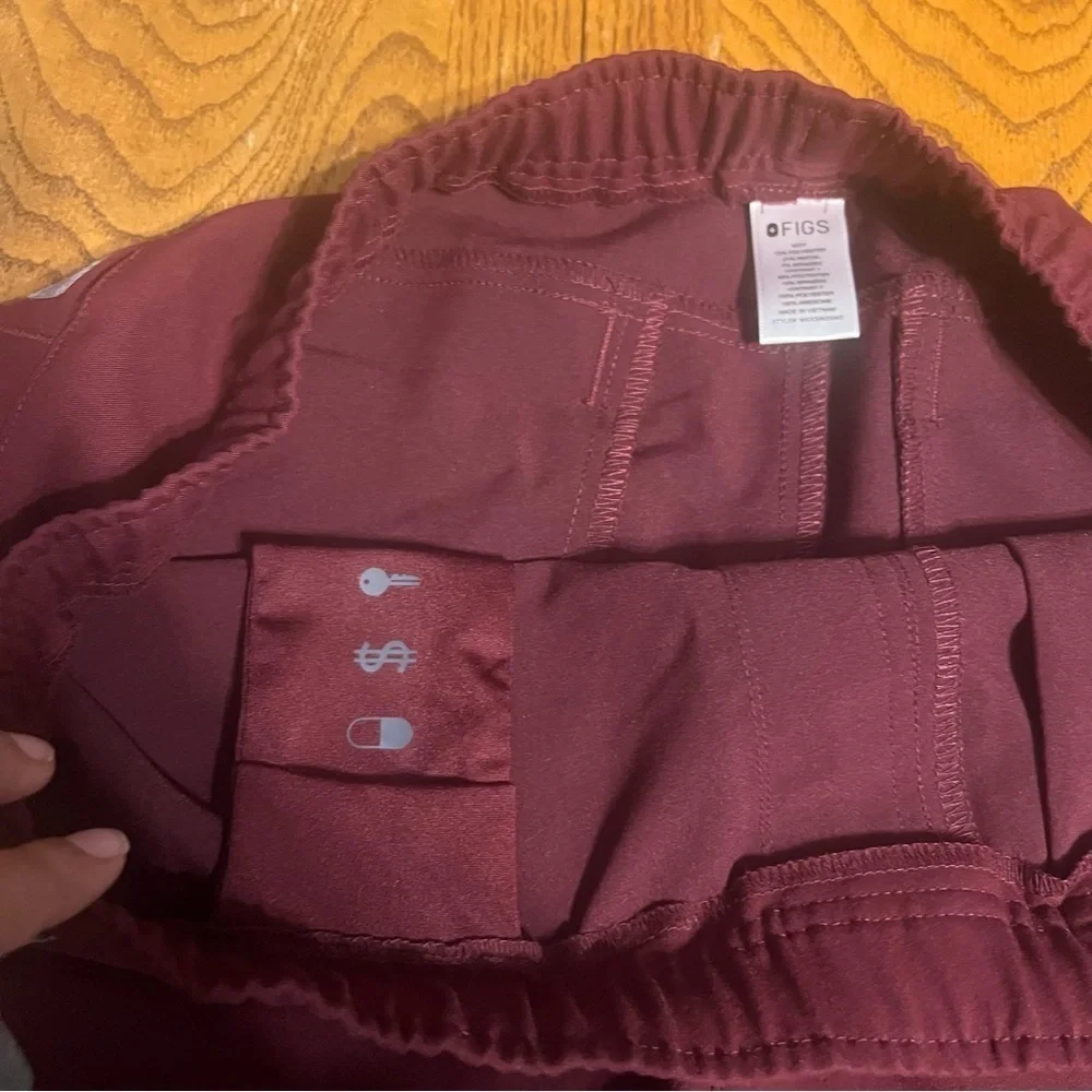 Figs Men's Tansen Jogger Scrub Pants in Burgundy Sz XL Short Pull-on Comfort